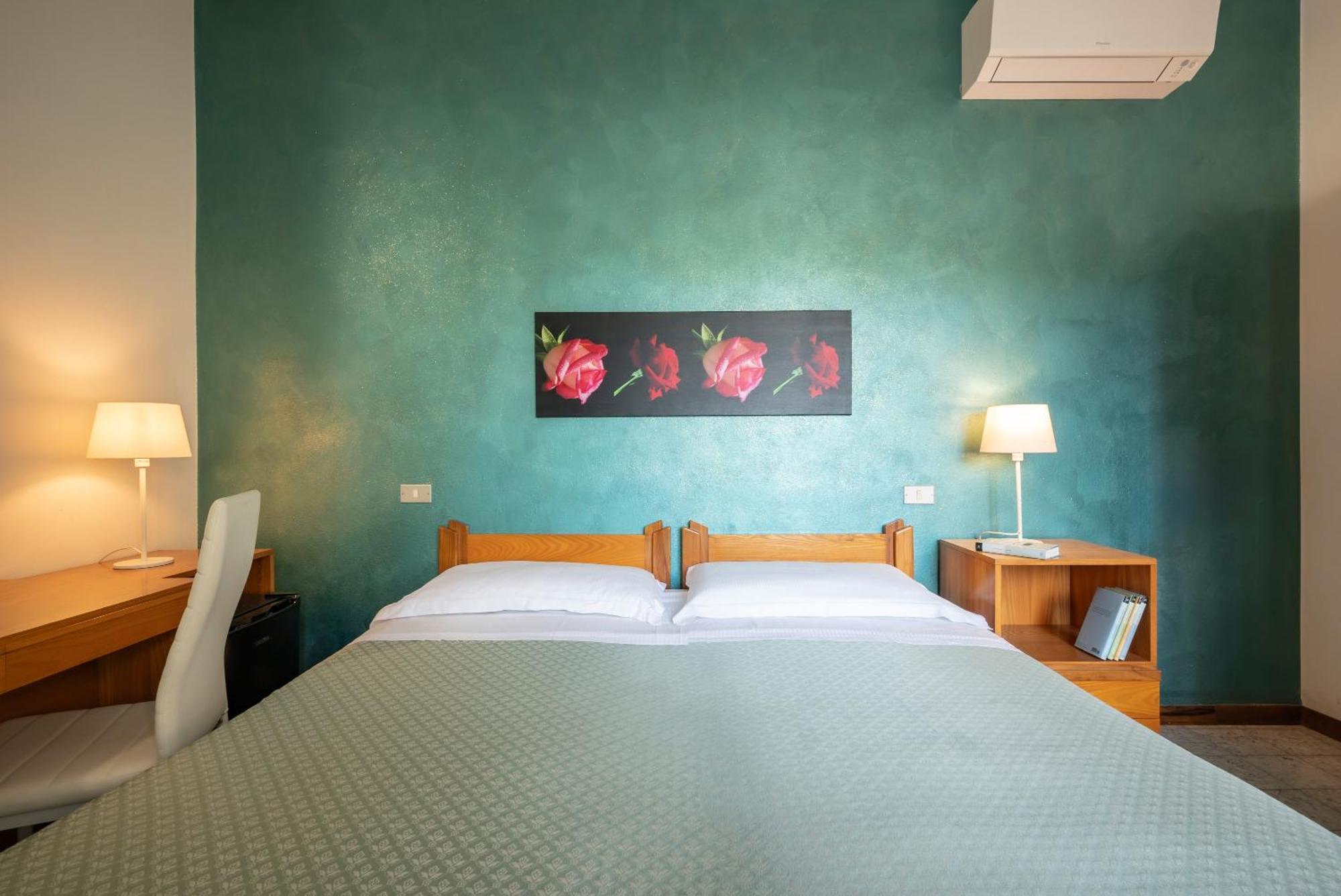 Hotel Parco Dei Pini - 100Mt Dal Mare 폴로니카 외부 사진