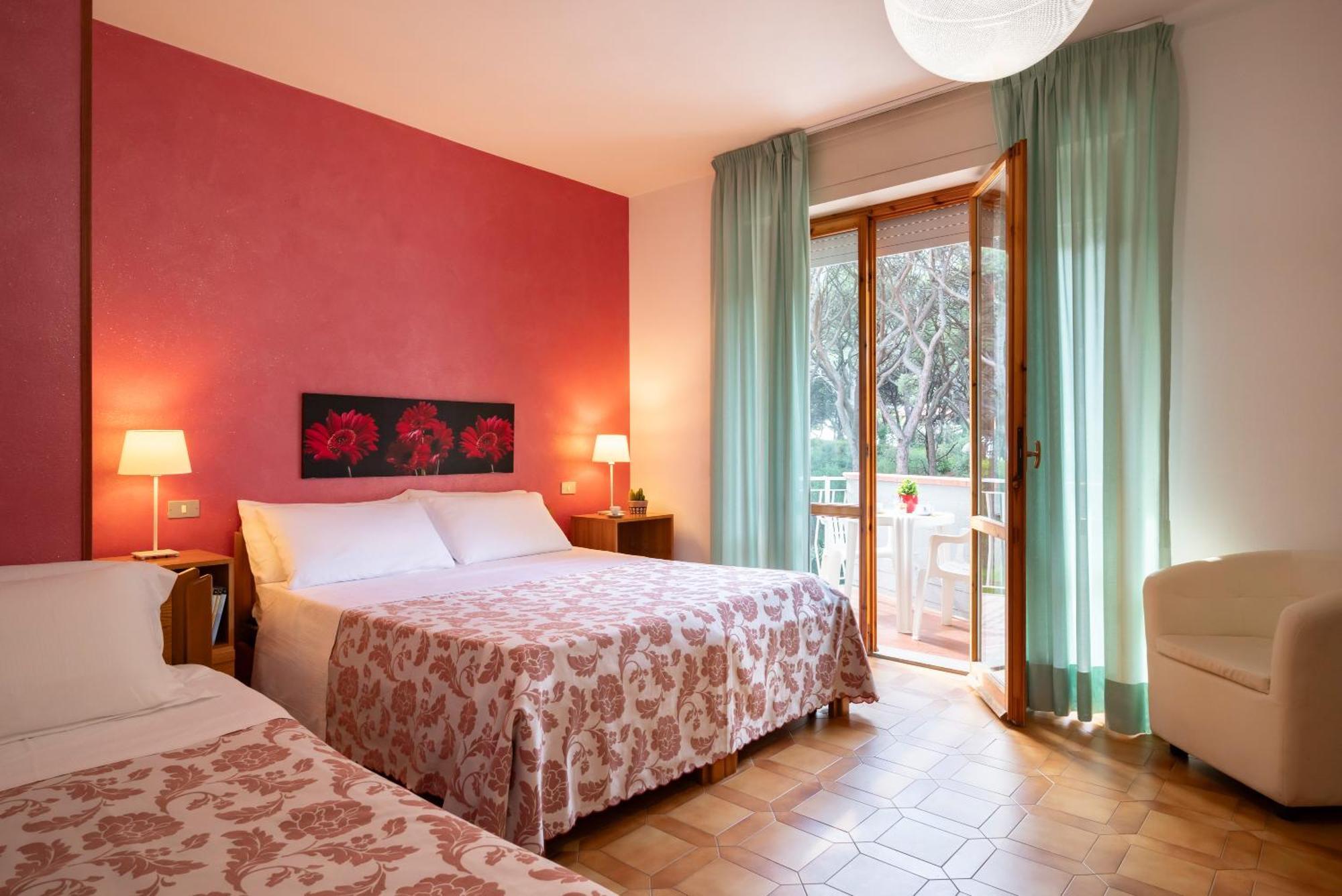 Hotel Parco Dei Pini - 100Mt Dal Mare 폴로니카 외부 사진