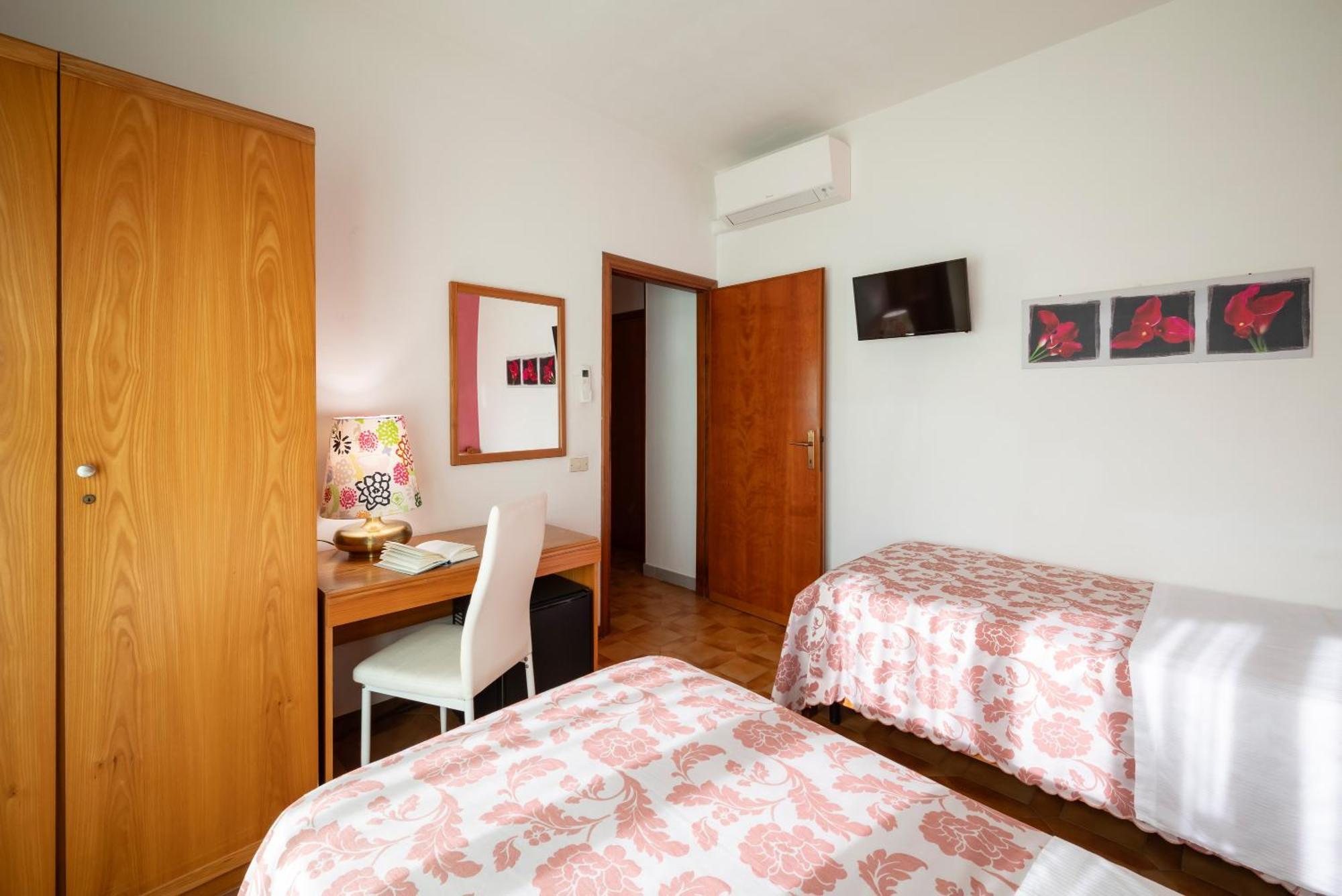 Hotel Parco Dei Pini - 100Mt Dal Mare 폴로니카 외부 사진