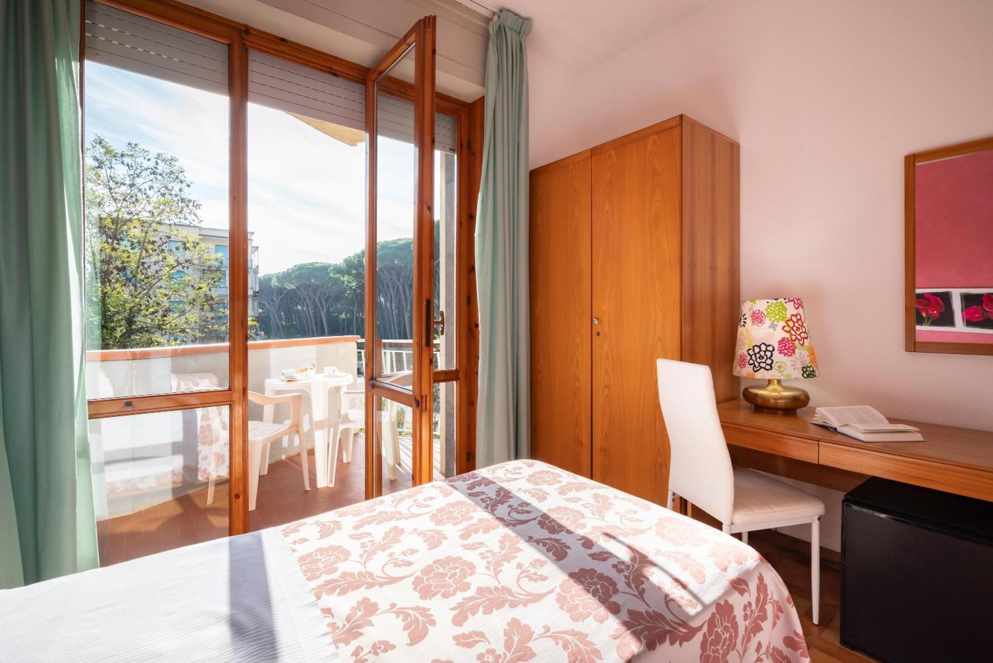 Hotel Parco Dei Pini - 100Mt Dal Mare 폴로니카 외부 사진