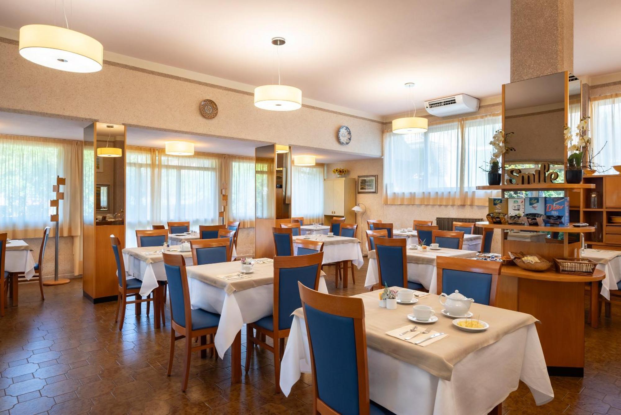 Hotel Parco Dei Pini - 100Mt Dal Mare 폴로니카 외부 사진