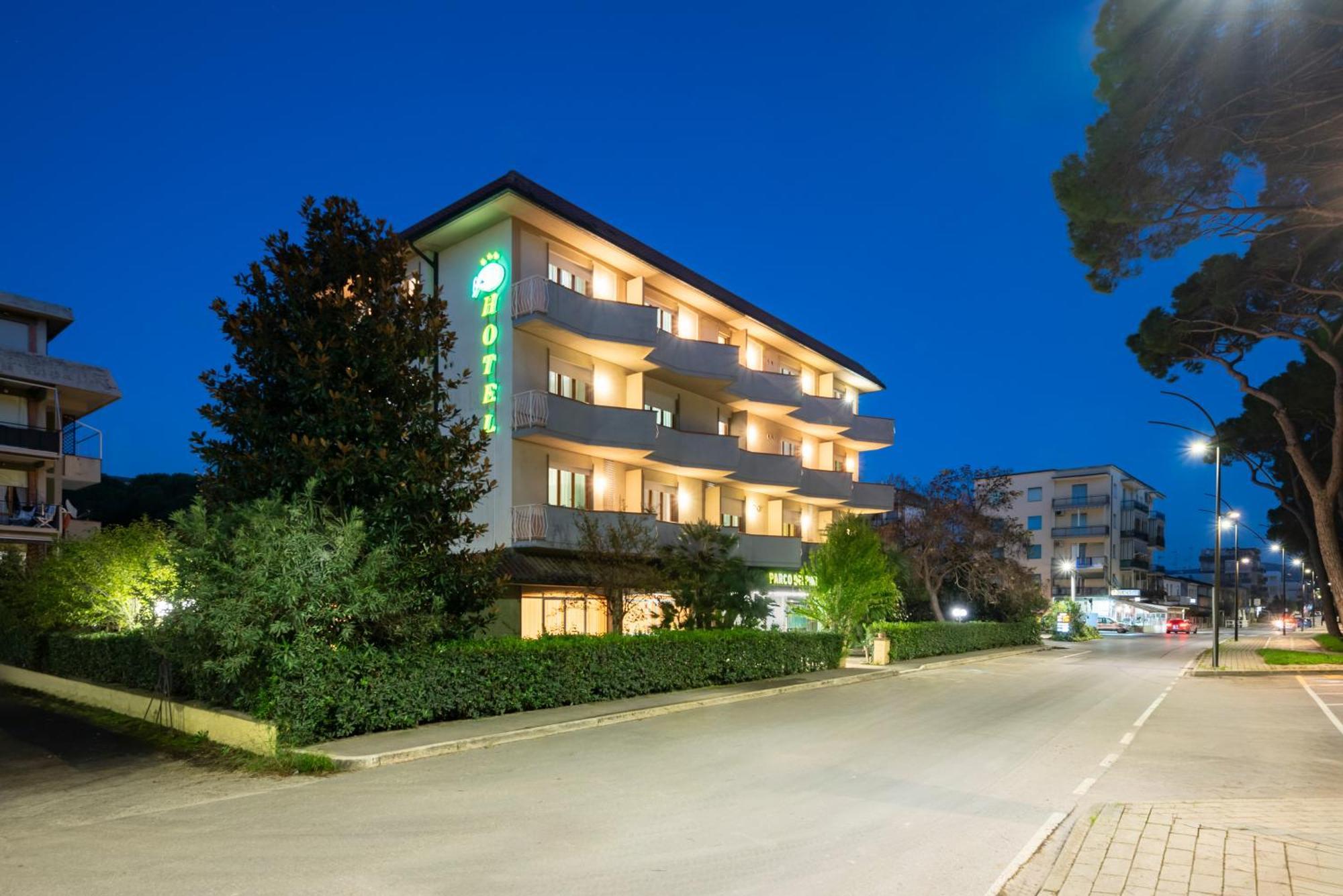 Hotel Parco Dei Pini - 100Mt Dal Mare 폴로니카 외부 사진